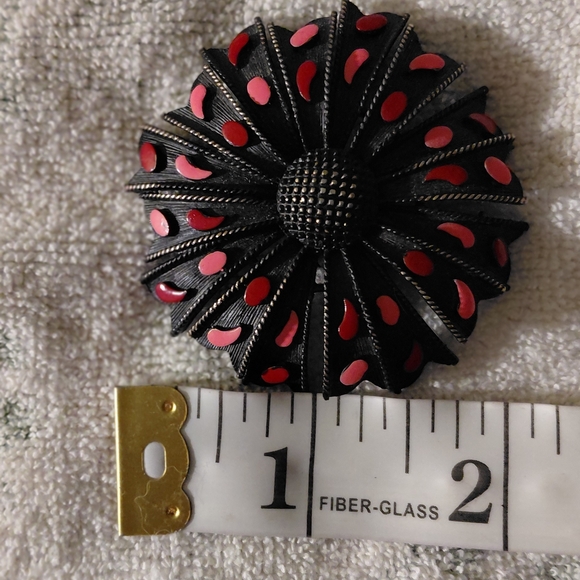 Alan J Elegant Black and Red Floral Brooch - Picture 7 of 7